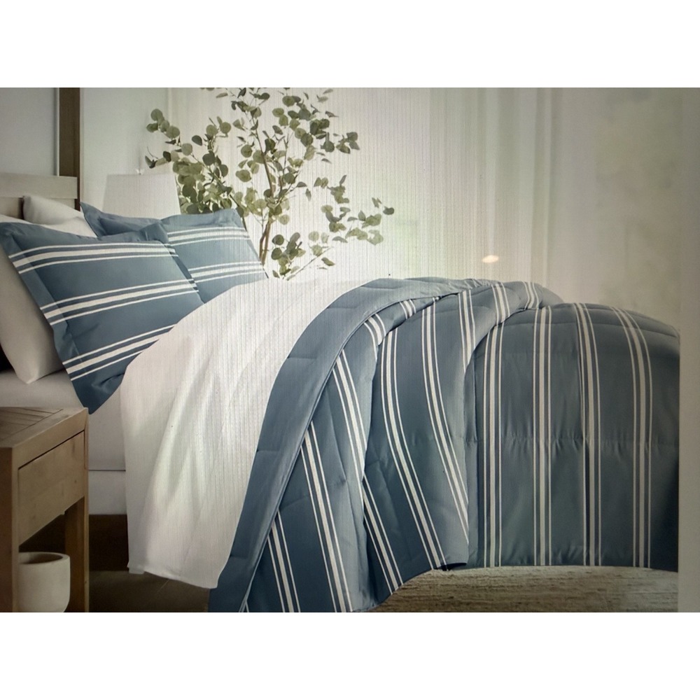 iEnjoy Home Soft Stripe Reversible Down Alternative Comforter Set King New